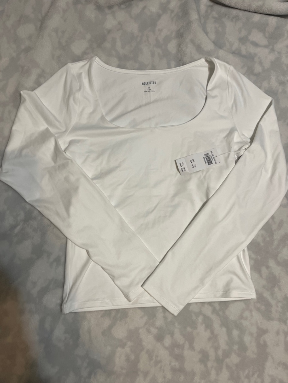 Hollister Women's White Long Sleeve Scoop Neck Tee